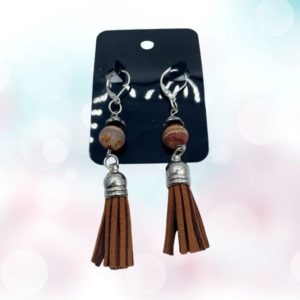 Agates are not merely pieces of jewelry. Agate earrings not only enhance our style but also serve as a powerful tool for spiritual healing and well-being.